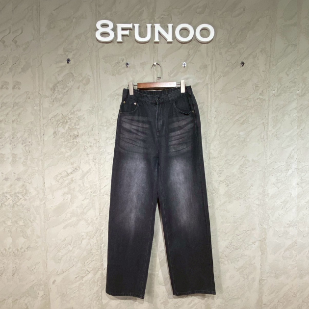 深灰水洗刷色寬鬆牛仔褲 