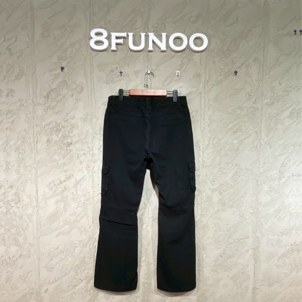 黑色工裝修身喇叭褲