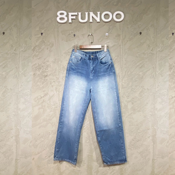 淺藍刷白直筒寬鬆中腰牛仔長褲