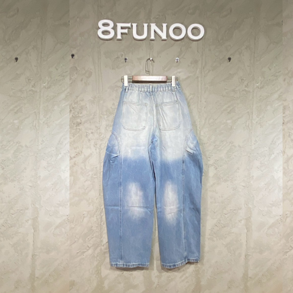 淺藍水洗剪接褶皺寬鬆廓形牛仔褲