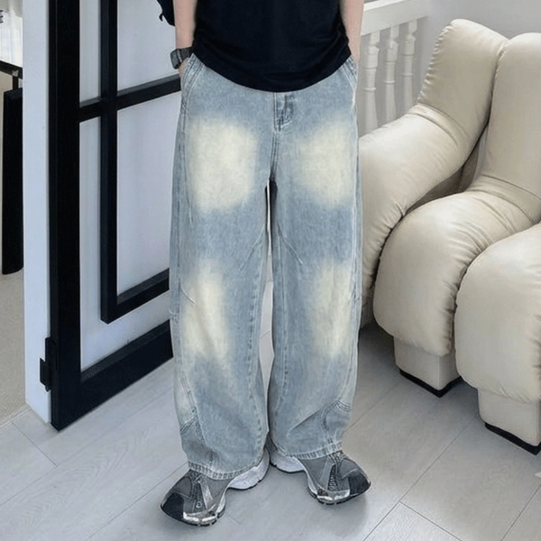 淺藍修飾腿型牛仔彎刀褲