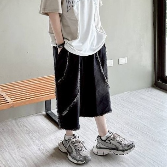 鬚邊造型牛仔七分短褲